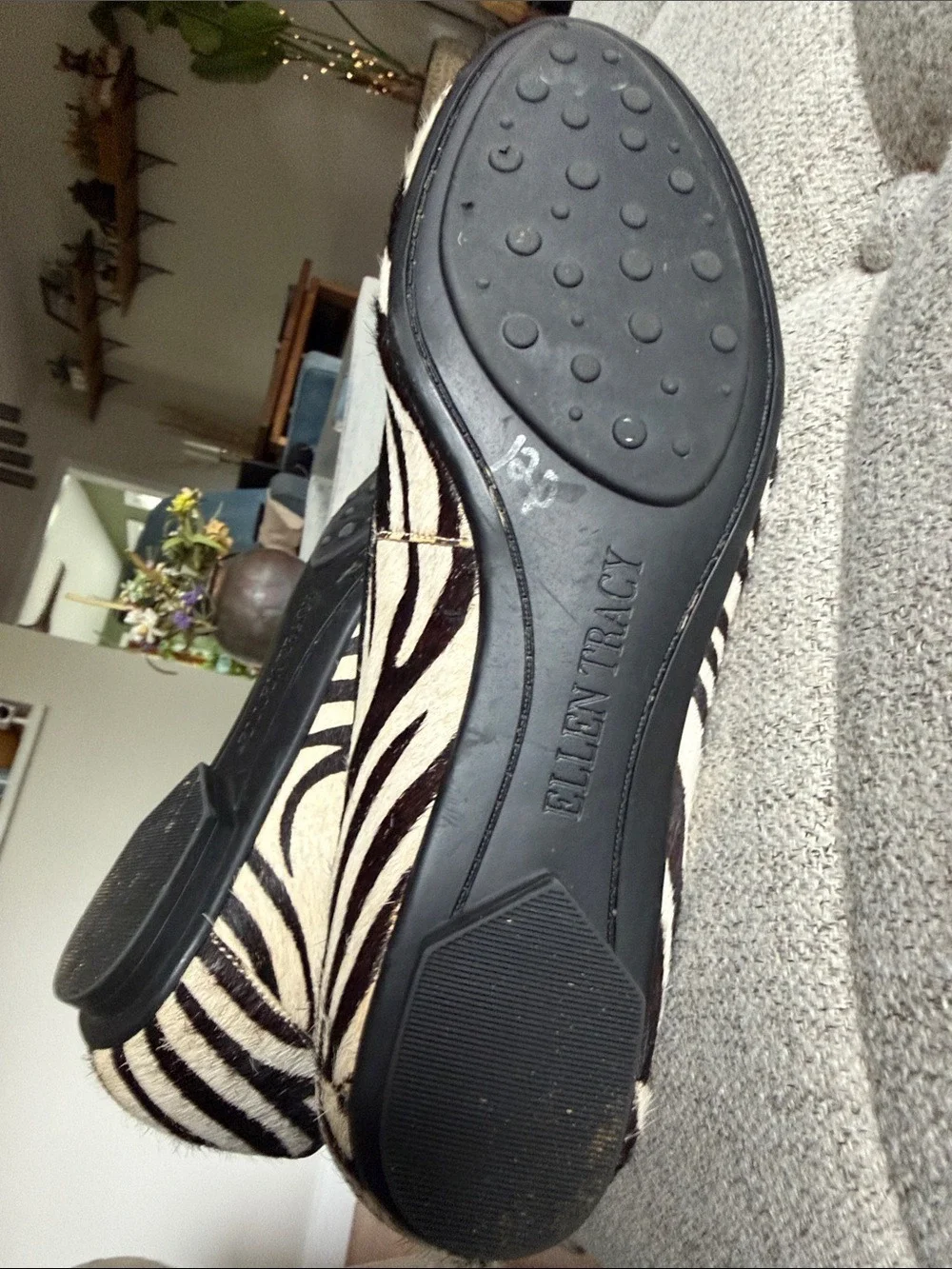 Ellen Tracy Zebra Print Cow Hair Ballet Flats Loafers Black White Bow Size 7